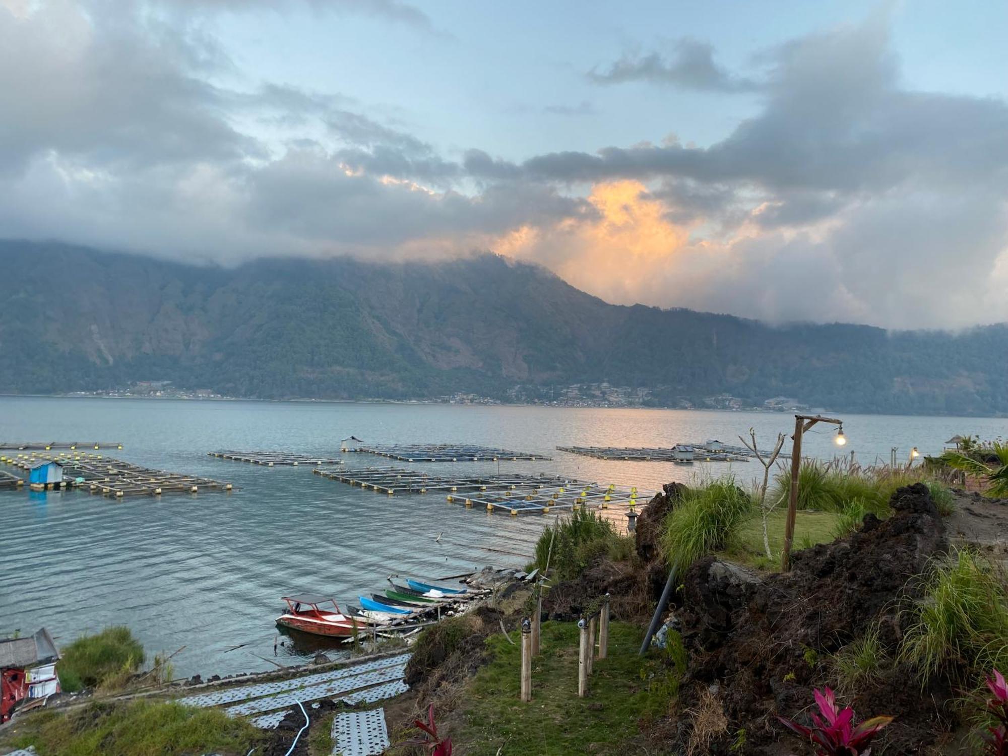 ホテル D' Tepi Danau Glamping Kintamani エクステリア 写真